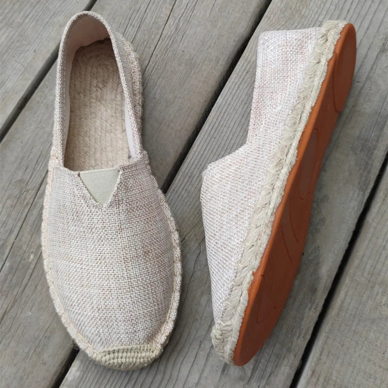 Men's canvas casual shoes in solid colours with round toe design