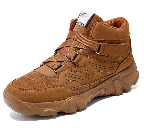 Men's casual shoe in microfiber leather available in multiple colours and sizes.