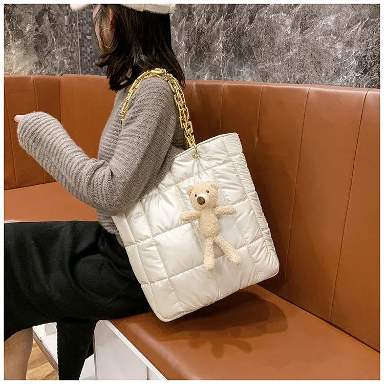 Large capacity tote bag with thick chain strap, vertical square shape, top zipper, in white colour