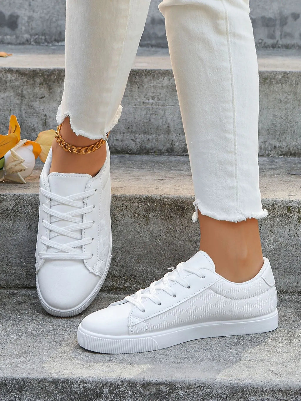 Women's thick bottom white casual exercise shoes with round toe and artificial PU upper