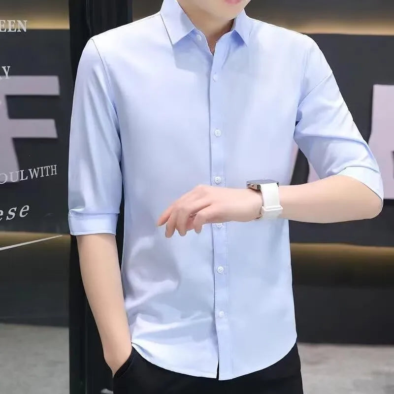 Man wearing a grass green slim-fit half-sleeve linen shirt with non-ironing fabric.
