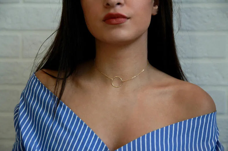 Alloy ring necklace with gold electroplated finish on single-layer chain, individually packed