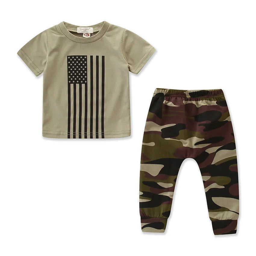 Little boy wearing a camouflage pattern short-sleeved shirt and trousers summer suit set.