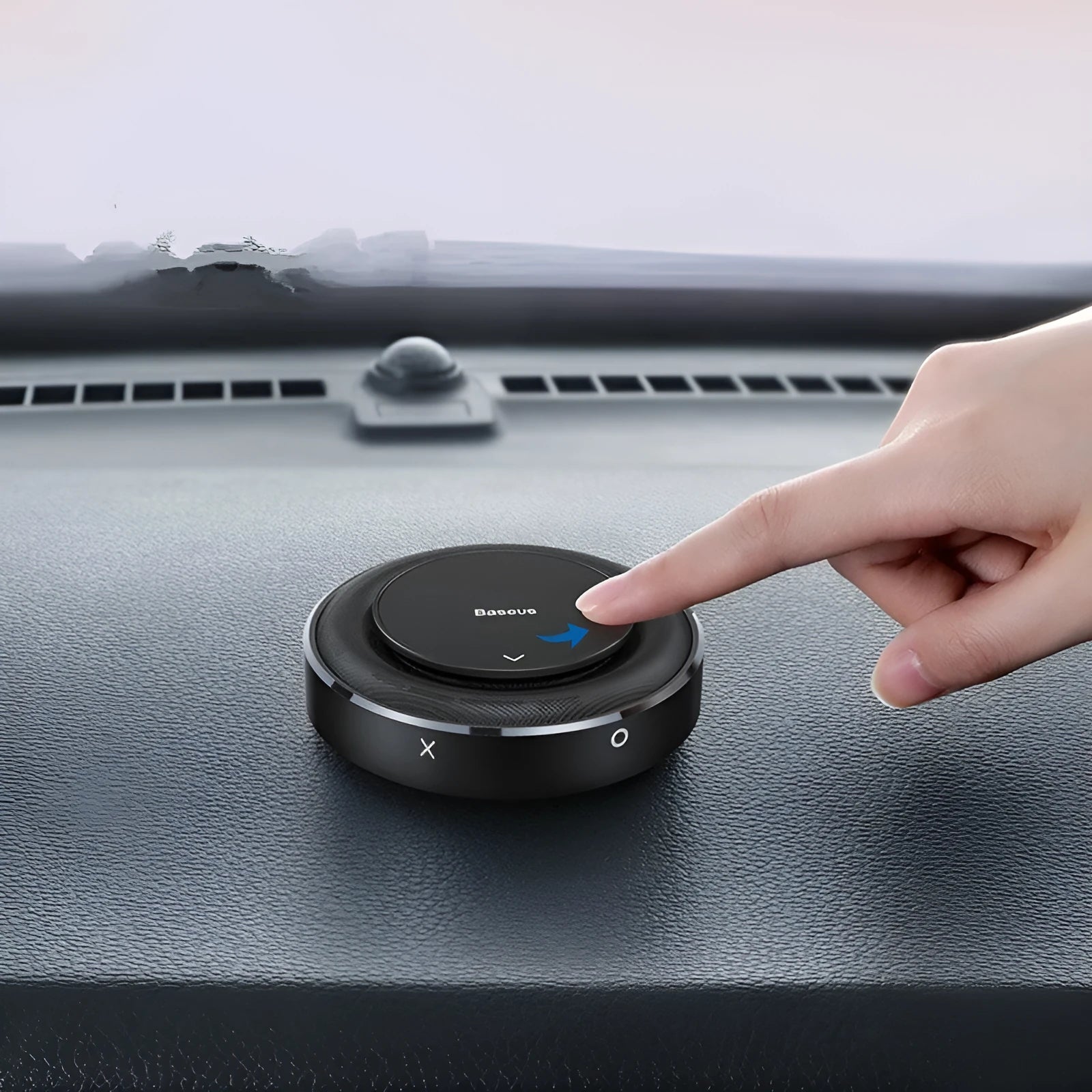 Bess round aluminium alloy car perfume seat in black, red, or silver with fragrance tablets.