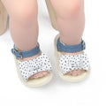 White baby shoes with Velcro strap, shown on a size guide for 11cm, 12cm, and 13cm.