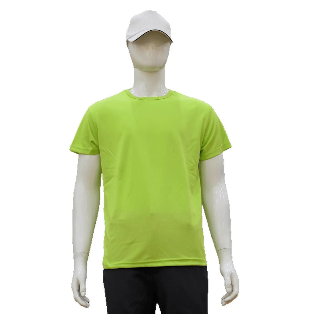 Man wearing a slim-fit quick-dry t-shirt in a solid colour, showing round neck and short sleeves.