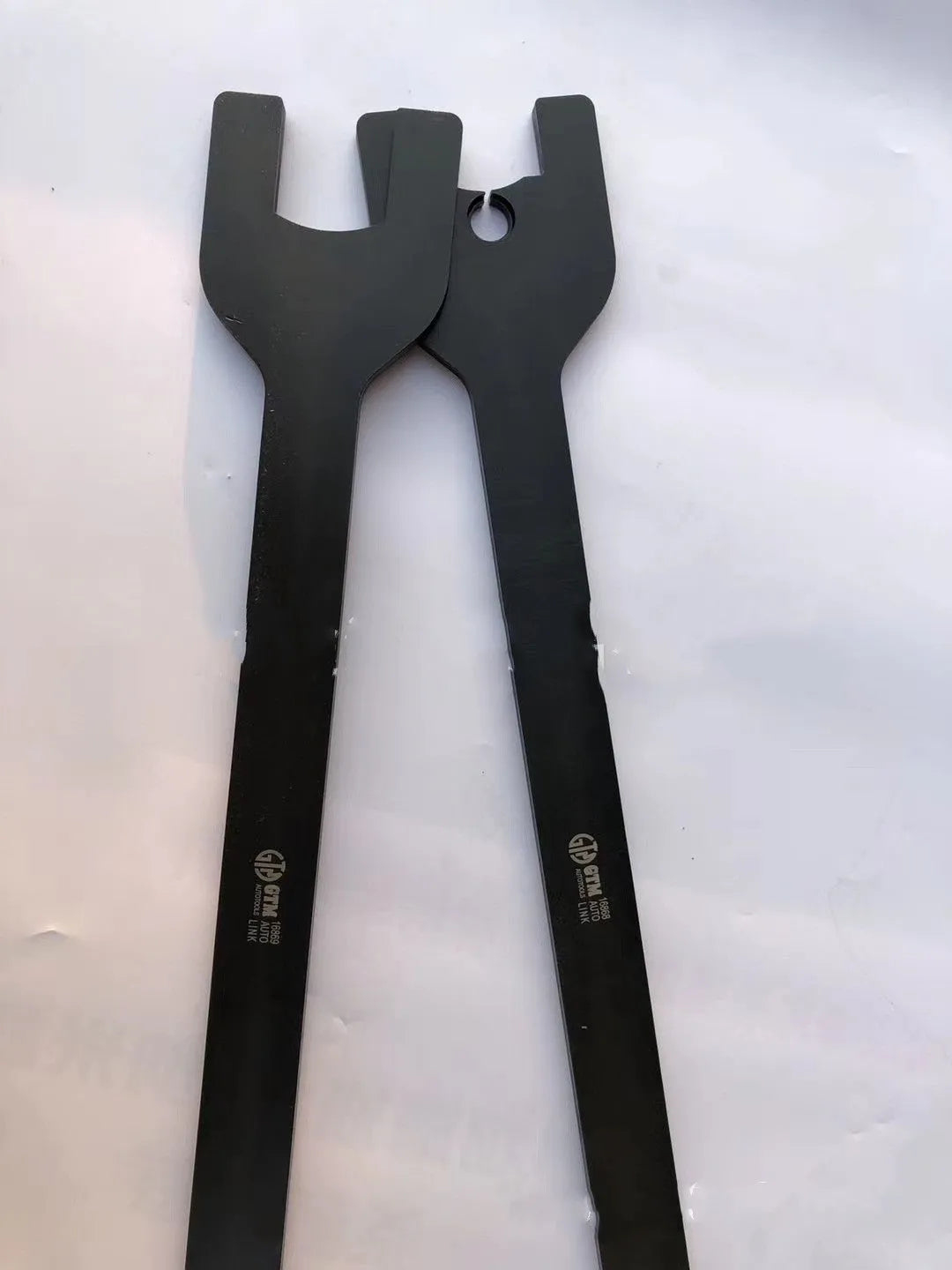 Two heavy-duty alloy steel wrenches for Land Rover fan couplers, sizes 36mm and 40mm.