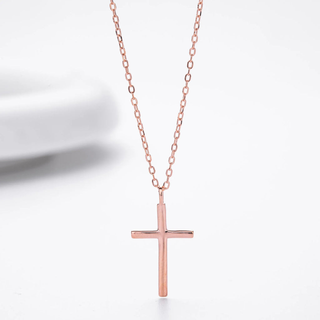S925 sterling silver cross pendant necklace on an adjustable O‑link chain in a glossy finish.