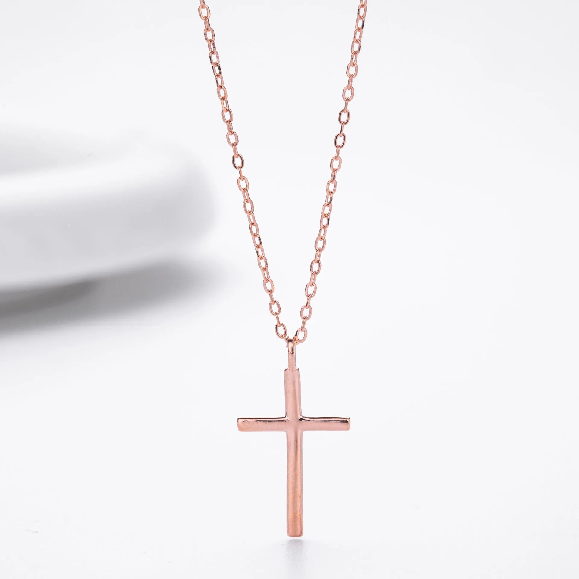 S925 sterling silver cross pendant necklace on an adjustable O‑link chain in a glossy finish.