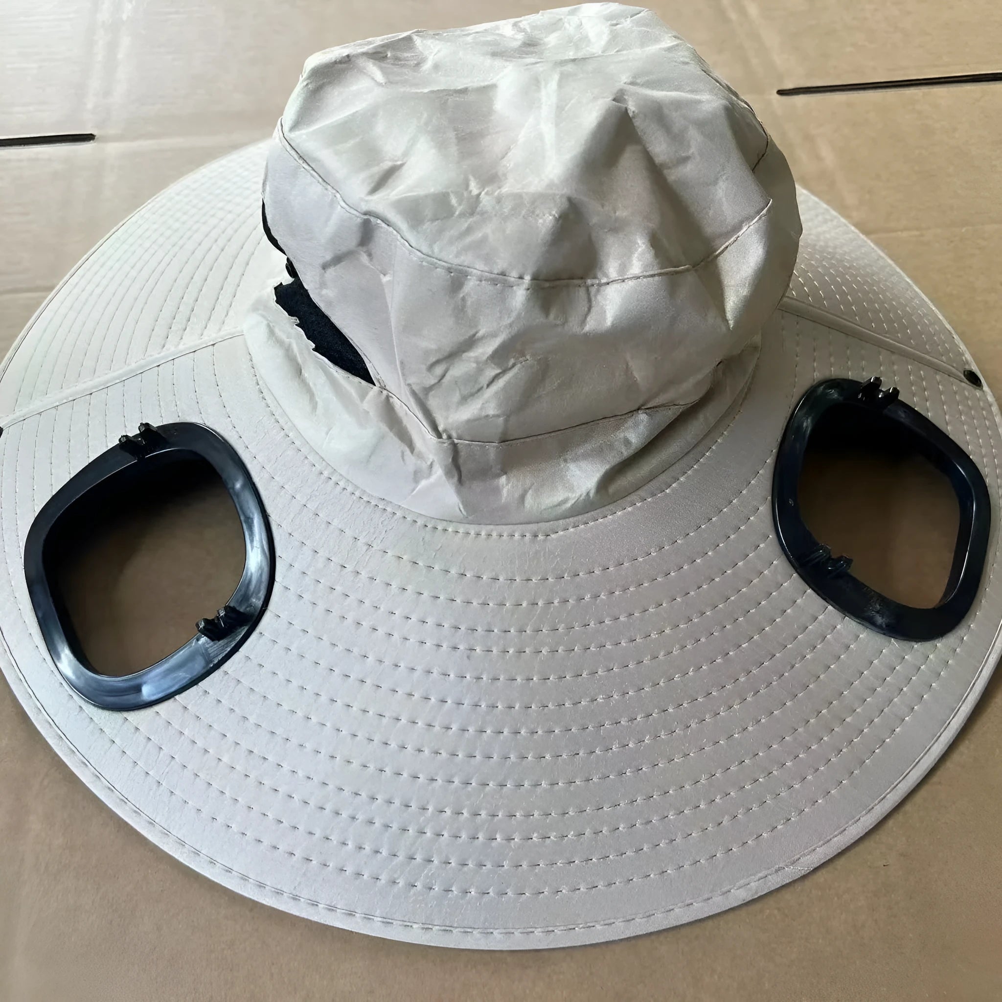 Men's solar powered cooling fan cap with wide brim sun shade in grey colour