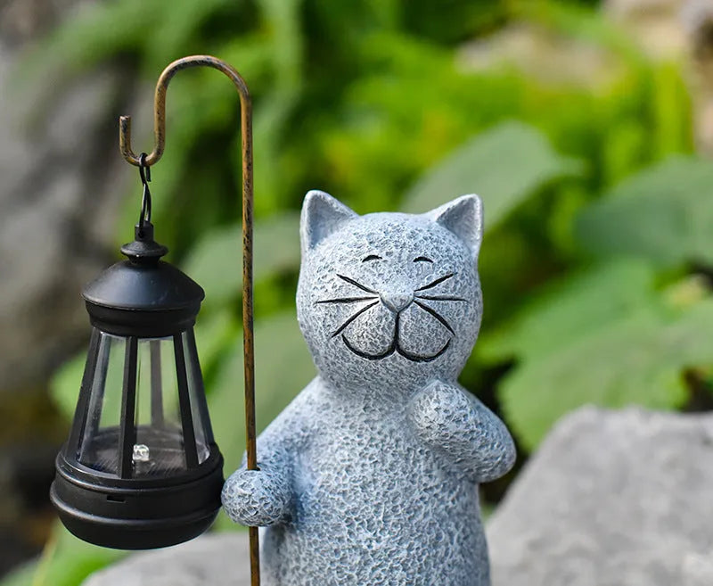 Solar garden lamp with kitten lifting lamp design in pastoral style for outdoor use