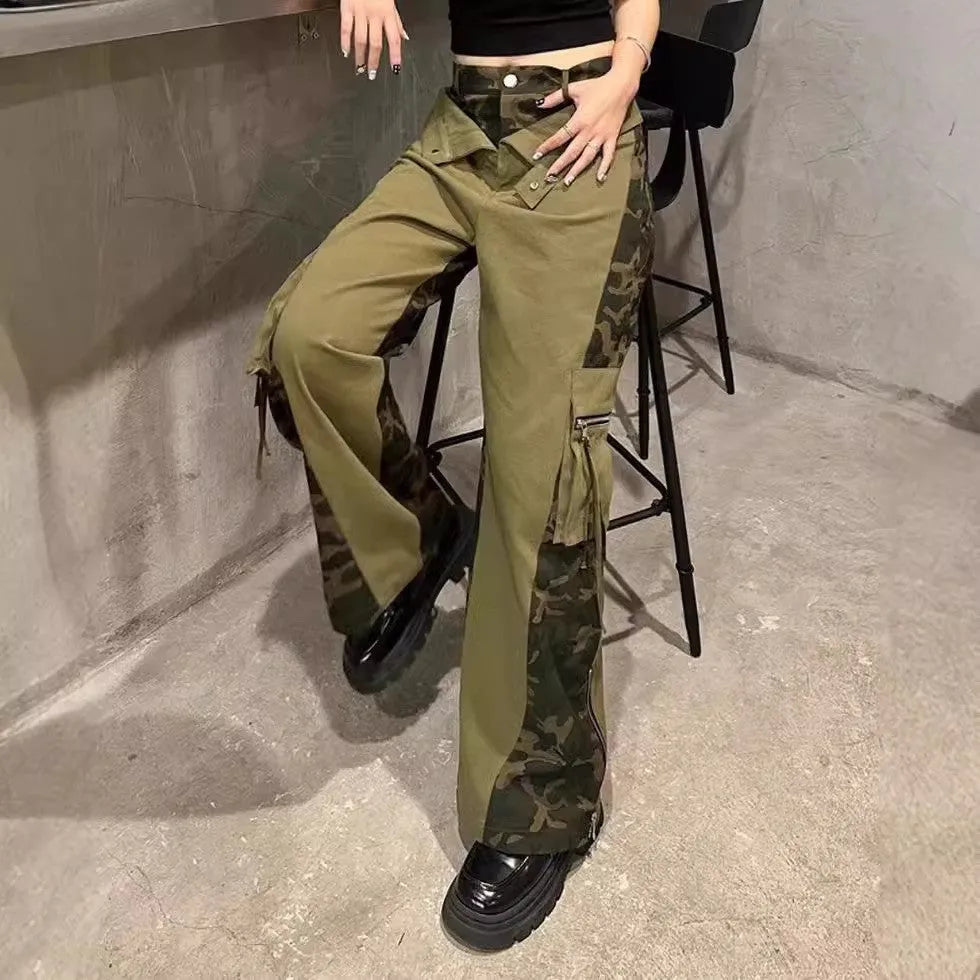 Dark khaki leopard print high-waist straight-leg jeans with retro tooling stitching details.