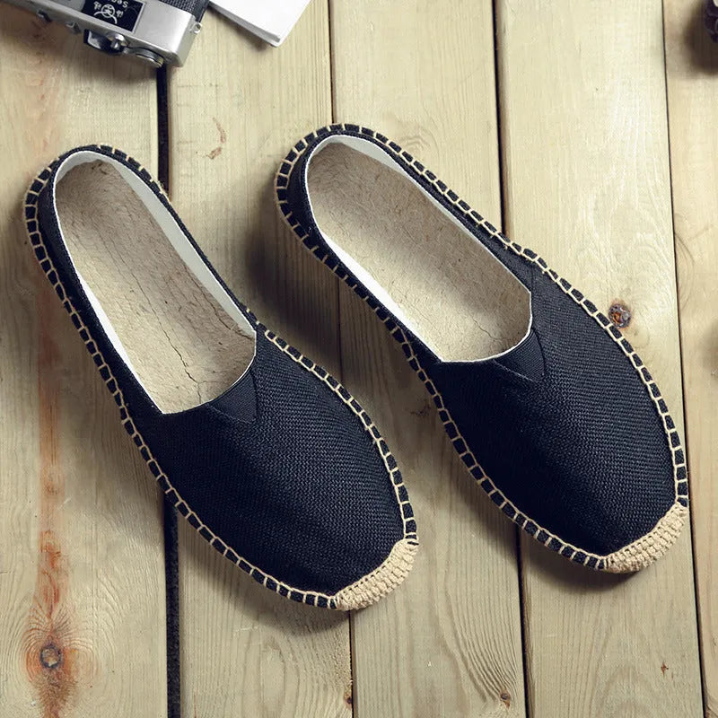 Men's canvas casual shoes in solid colours with round toe design