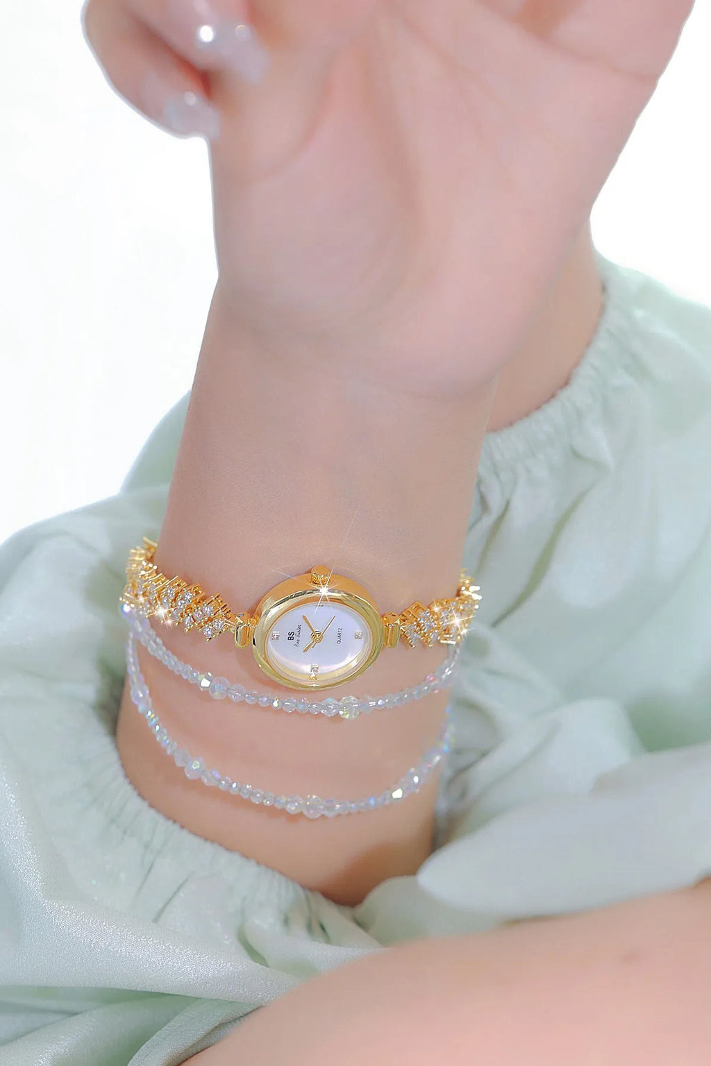 Mermaid light luxury diamond small chain watch in gold or silver with 7mm thickness and mineral glass mirror