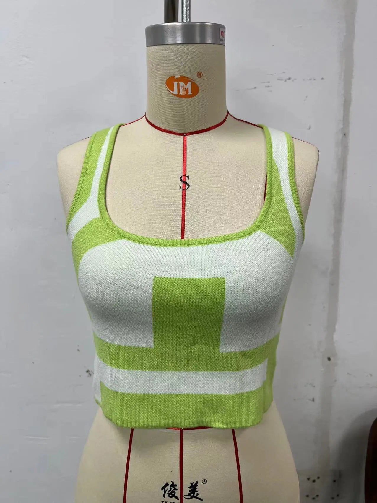 Women's slim fit camisole vest with U collar and exposed navel design in a contrasting colour.