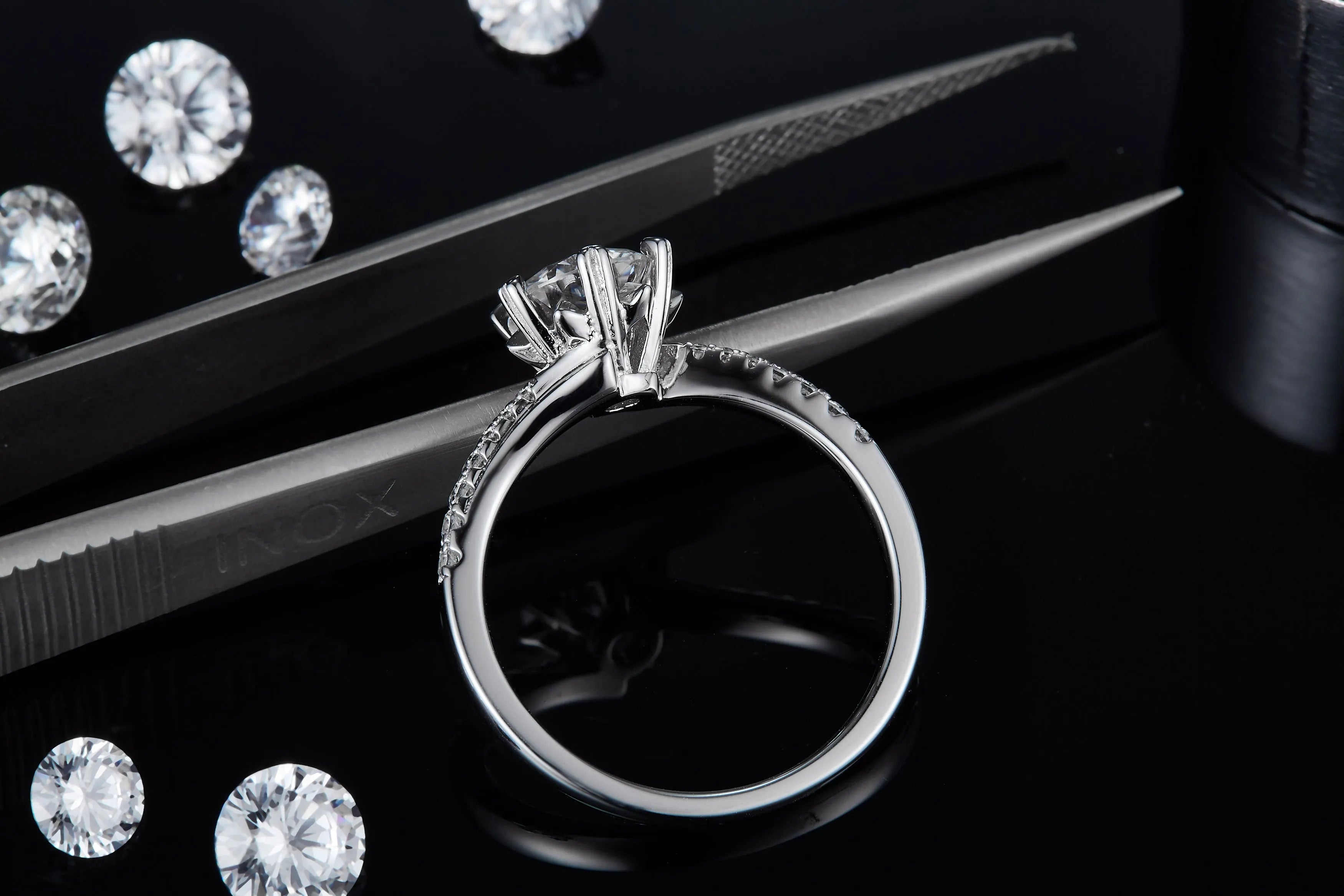 Snowflake Dance 1-carat moissanite wedding ring set on S925 silver with platinum plating and gift box