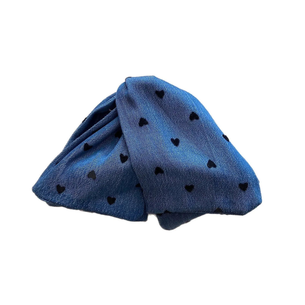 Handmade plastic hairpin with triangle grip shape and bow decoration