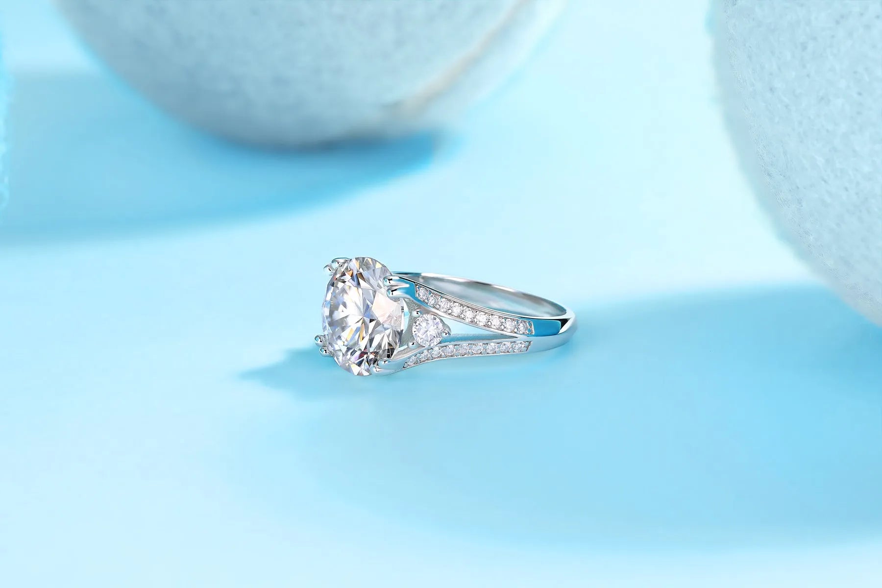 5-carat moissanite wedding ring in S925 silver with gold plating on white background