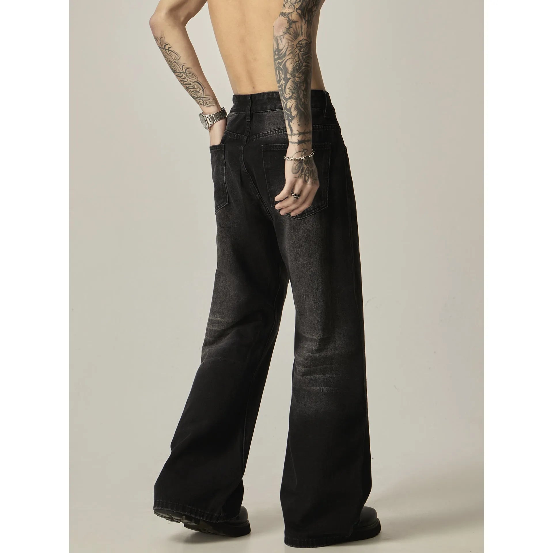 Black retro straight-leg jeans with loose fit and zipper fly in denim fabric