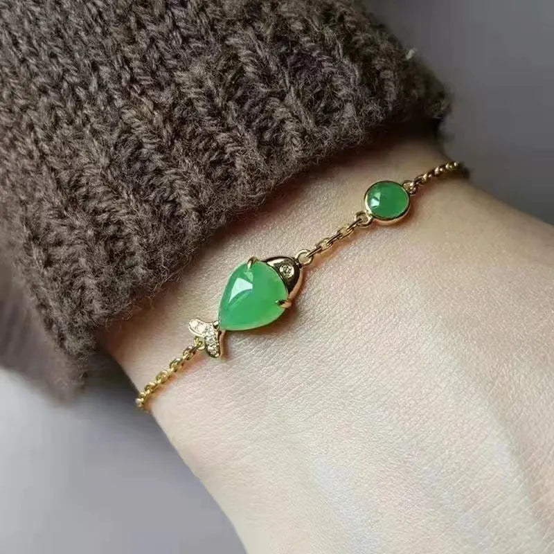 Retro-style yellow gold electroplated women's bracelet made from copper and plastic.