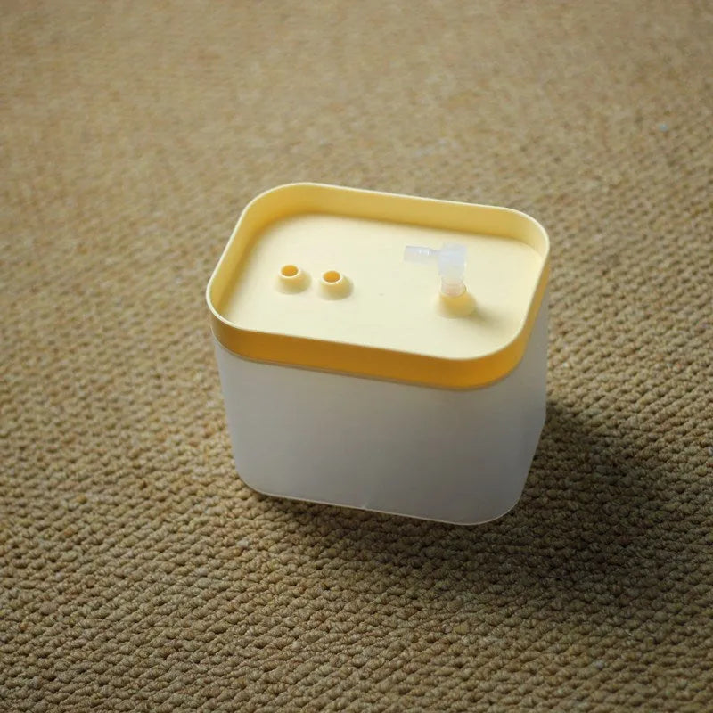 Automatic pet water dispenser 1.5L food grade circulating fountain in front view