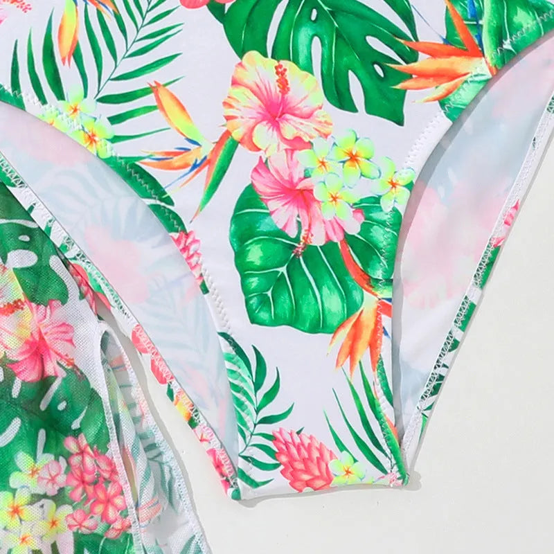 Girls' floral two-piece swimsuit in Korean style, sizes 130cm to 160cm.