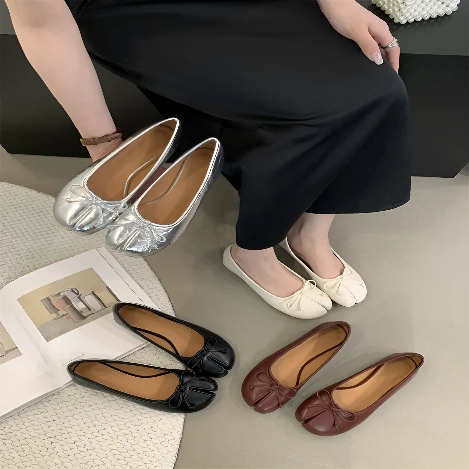 Women's flat pump shoe with round toe and shallow cut in beige colour