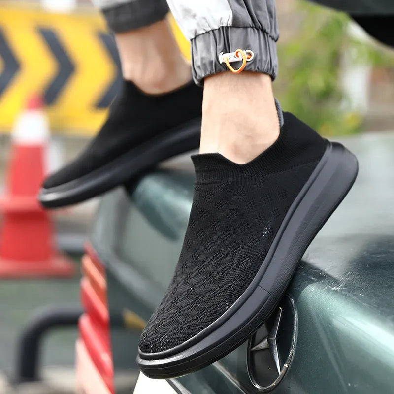 Men's mesh casual breathable solid colour sneakers shown in black colourway