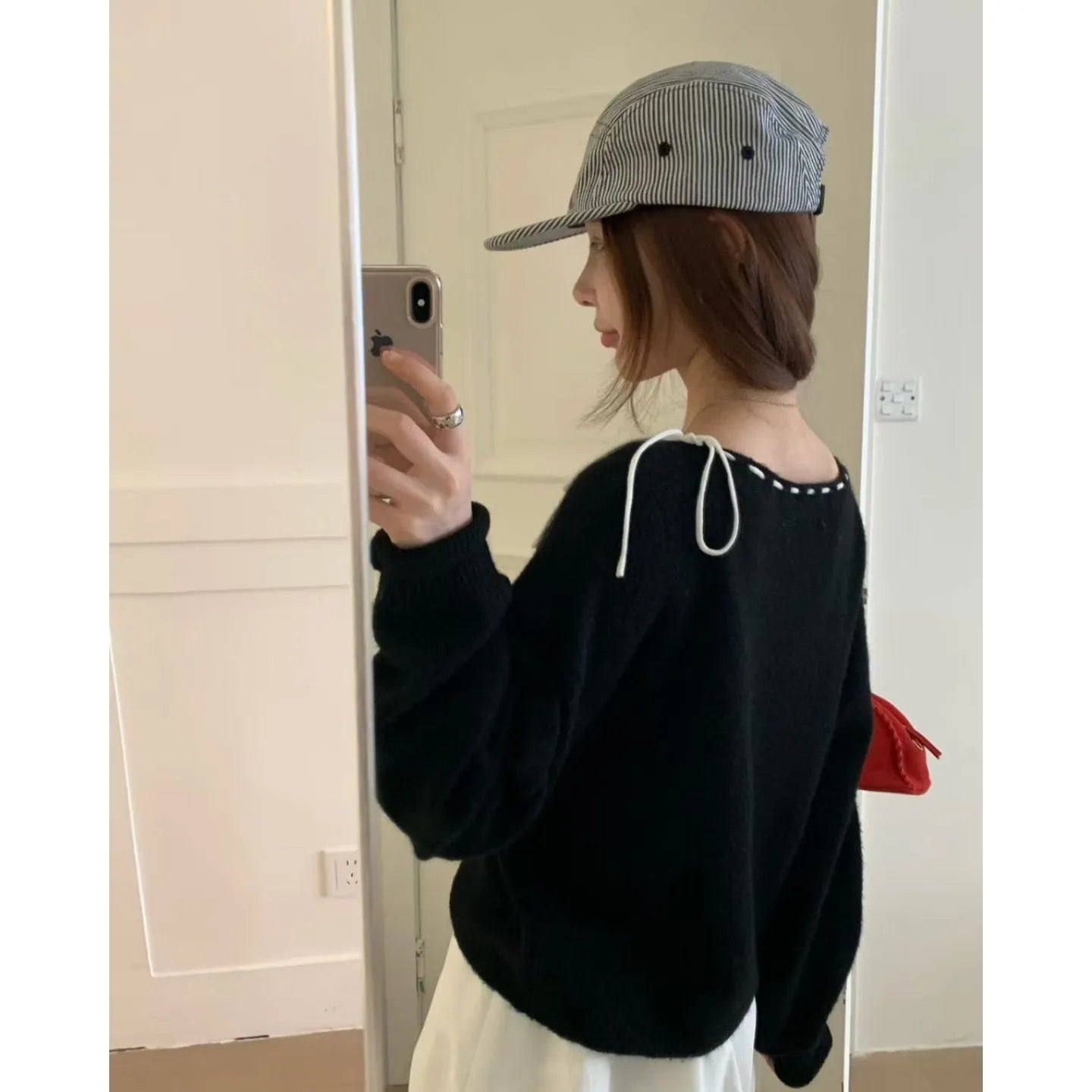 Grey loose-fitting women's pullover jumper made from regenerated cellulose fibre.