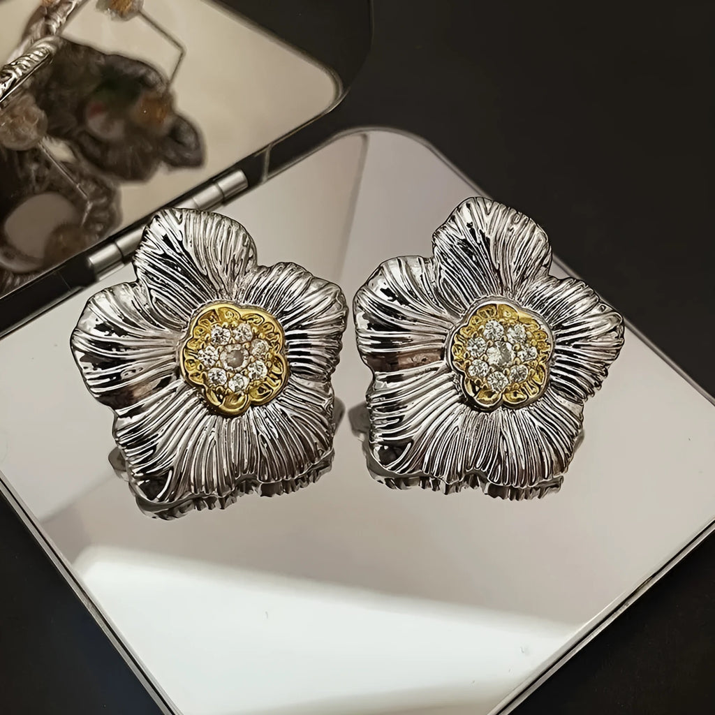Copper stud earrings with a retro gardenia flower design in E3002 two-tone colour.