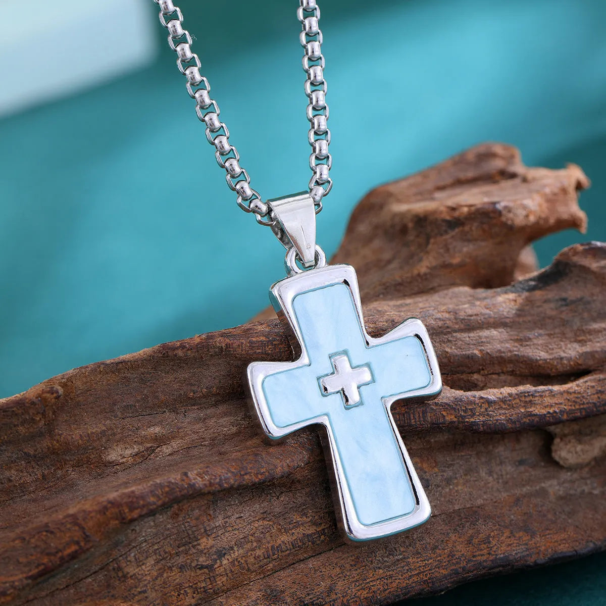 Personalised street temperament collarbone chain in silver stainless steel with adjustable length on display