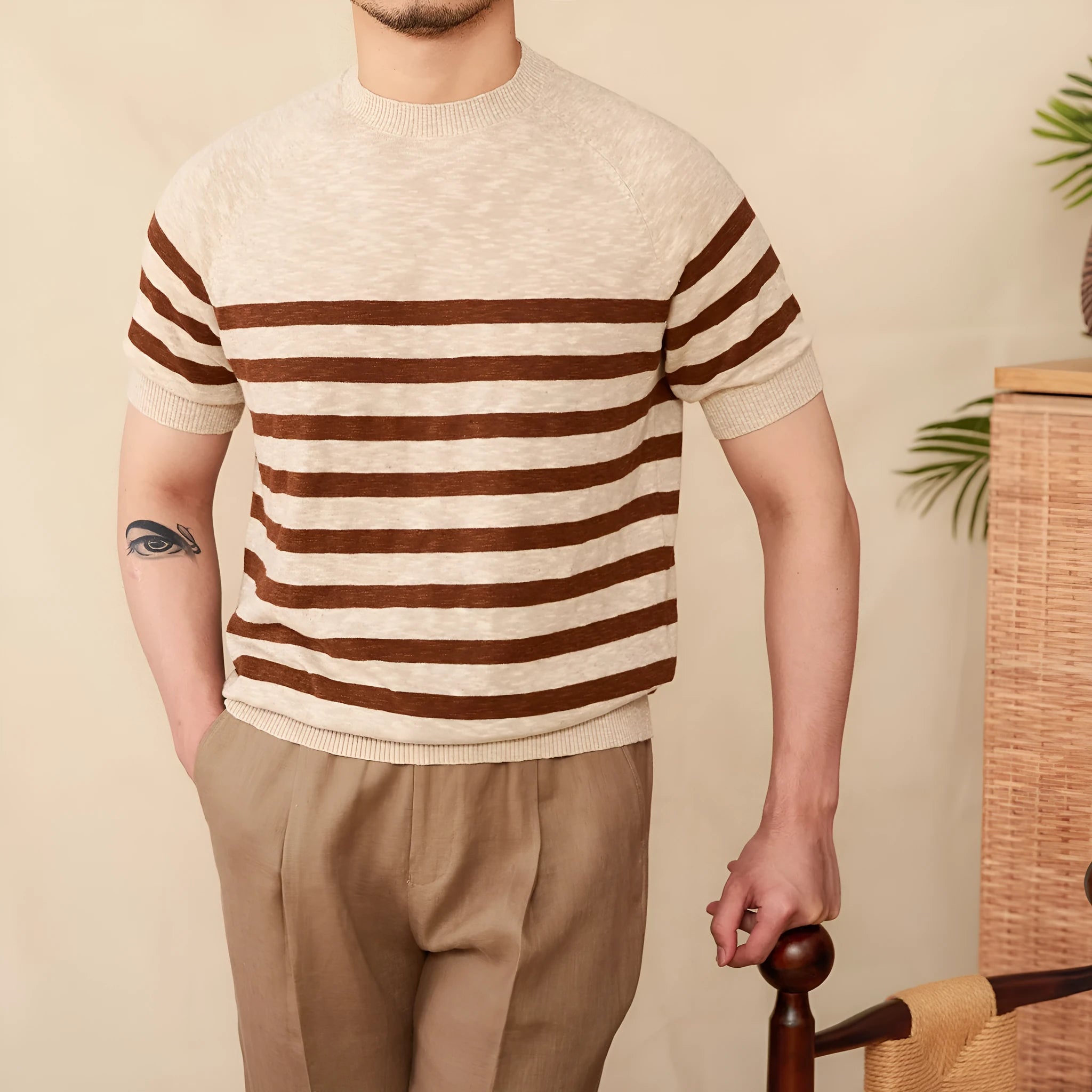 Men's striped linen-cotton blend T-shirt with short sleeves and round neck in navy blue colour.