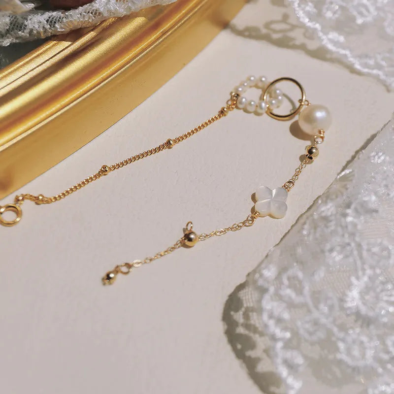 Natural freshwater pearl bracelet for women with gold-plated clasps on metal chain
