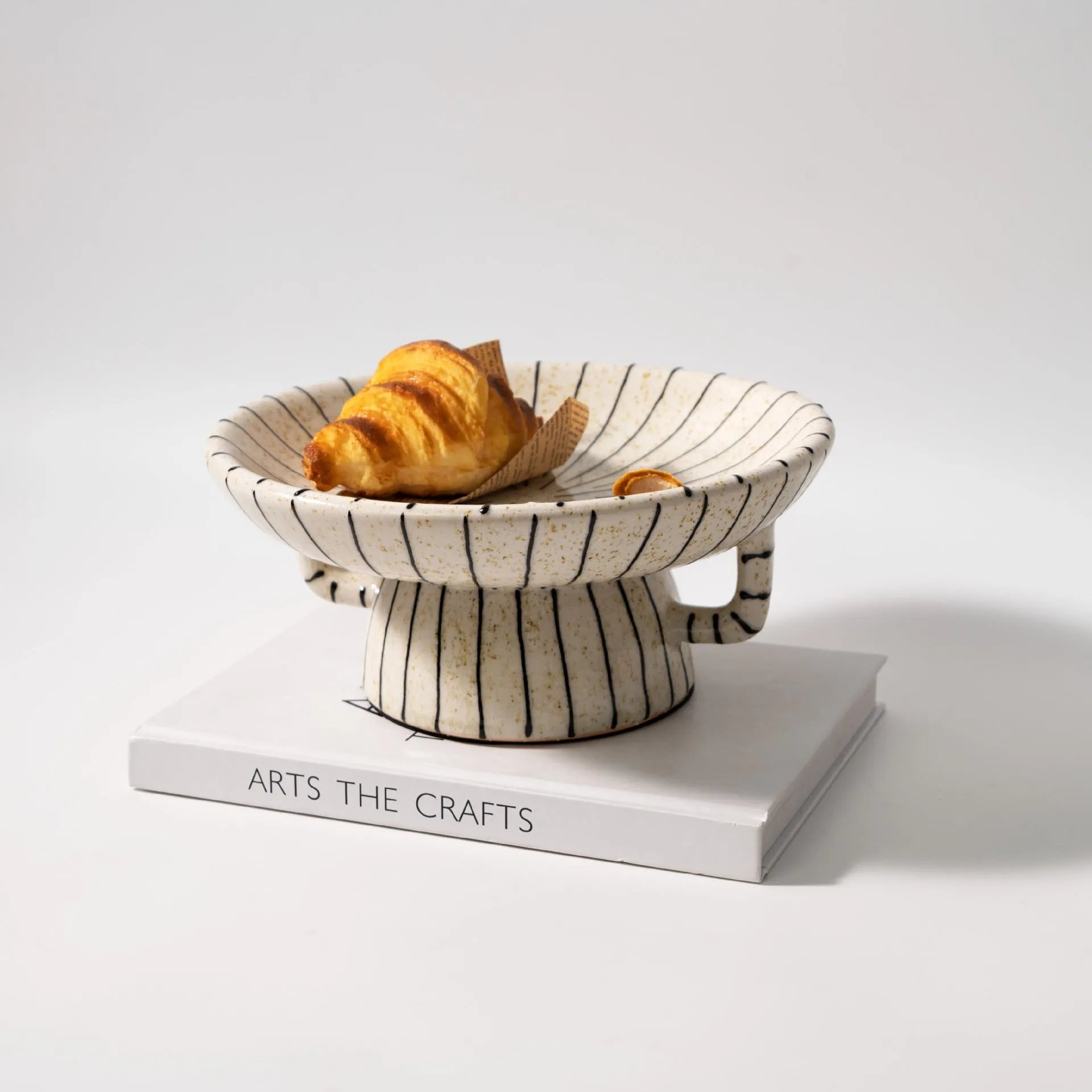 Black and white striped synthetic resin fruit plate for dessert serving and home decoration
