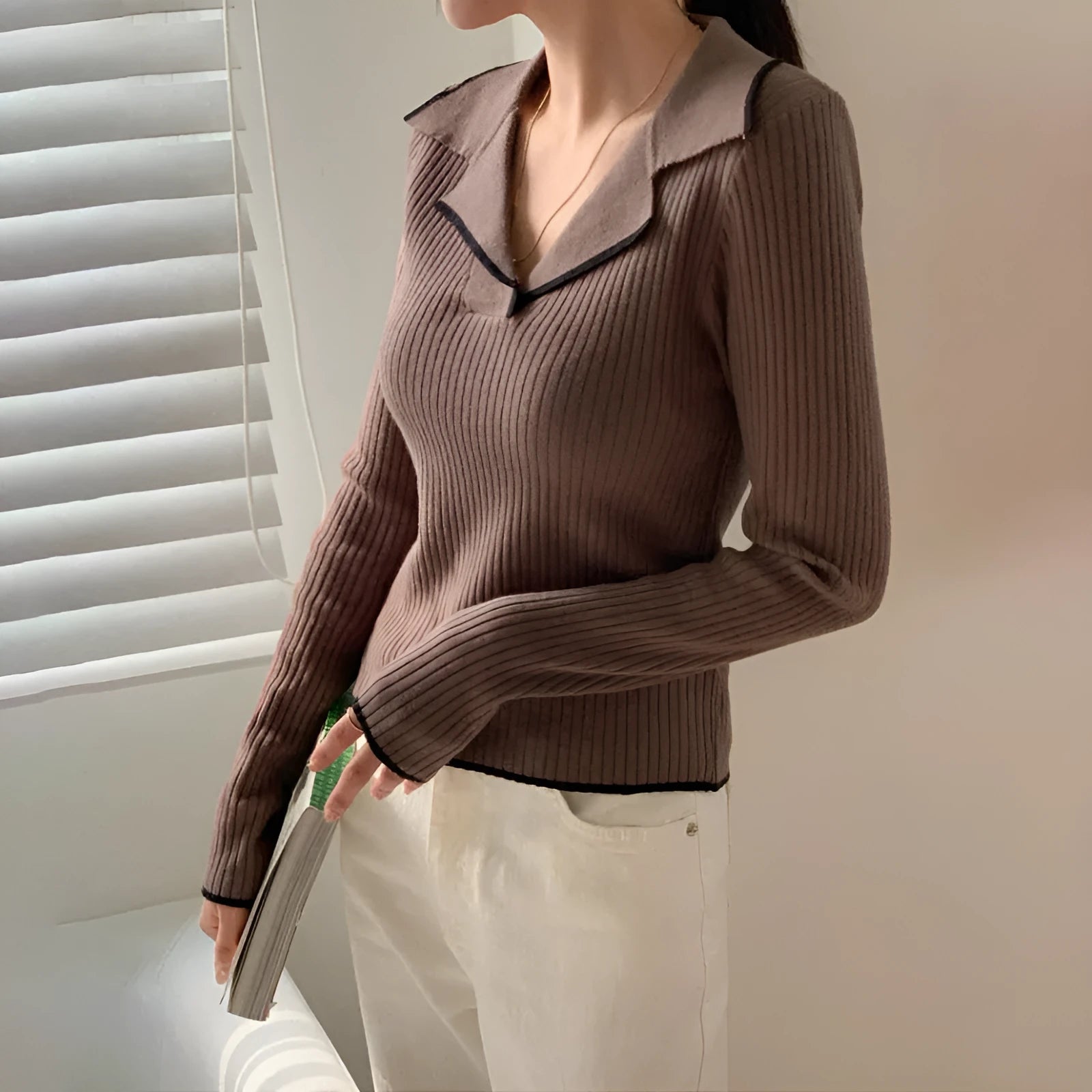 Women's v-neck hemmed pullover sweater with vertical sunken stripe in light gray, slim fit, long sleeve