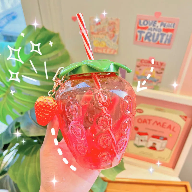 500ml kawaii strawberry-shaped water bottle with straw and lanyard, BPA-free PP plastic, 12cm long