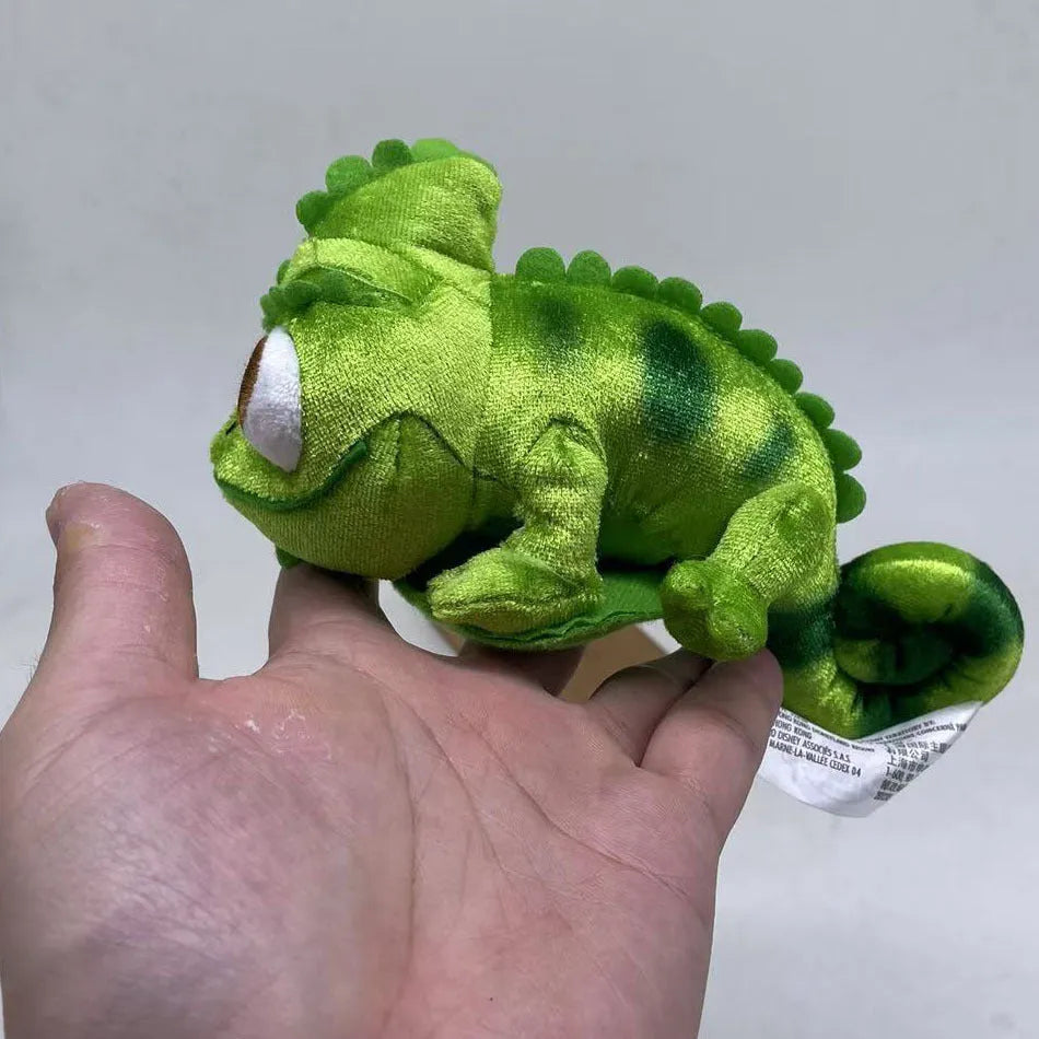 Chameleon shoulder plush doll with disk base, 16cm long, short plush fabric, PP cotton filling, resting on a flat surface
