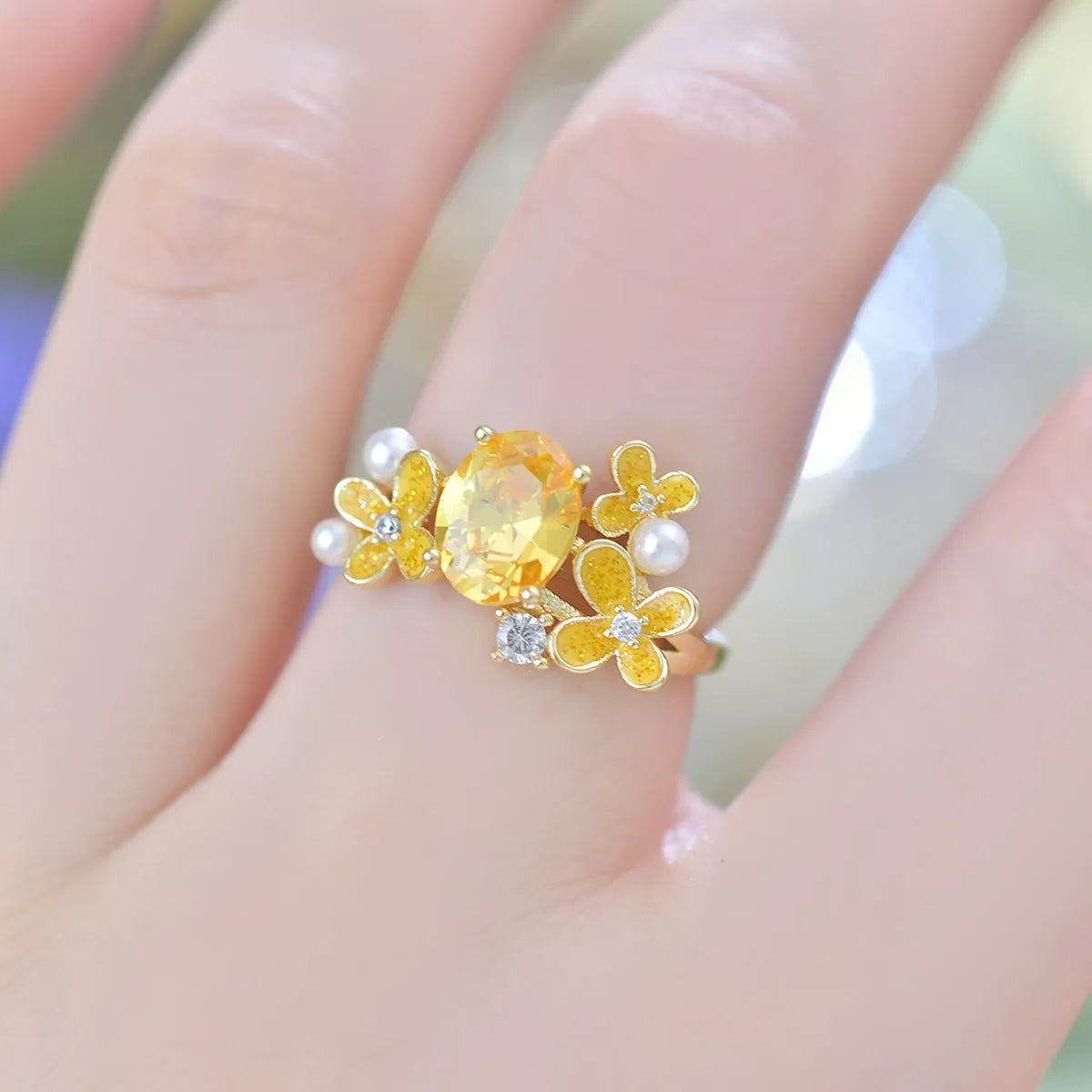 Women's copper open ring with flower design and zircon stones in light purple or yellow