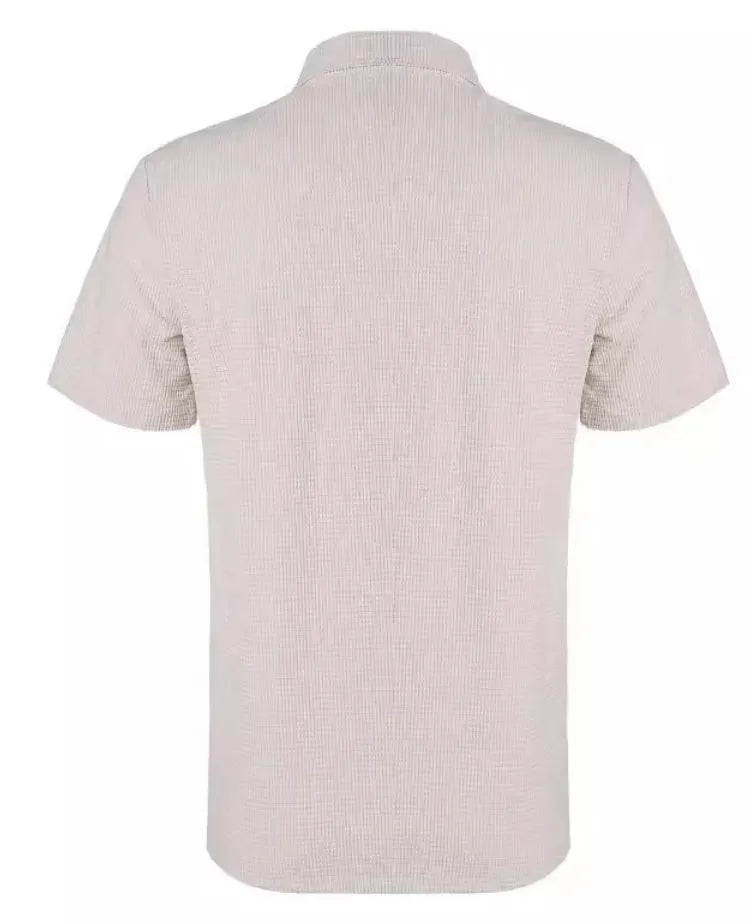Men's casual waffle texture short-sleeved shirt in off-white with slim fit and classic collar