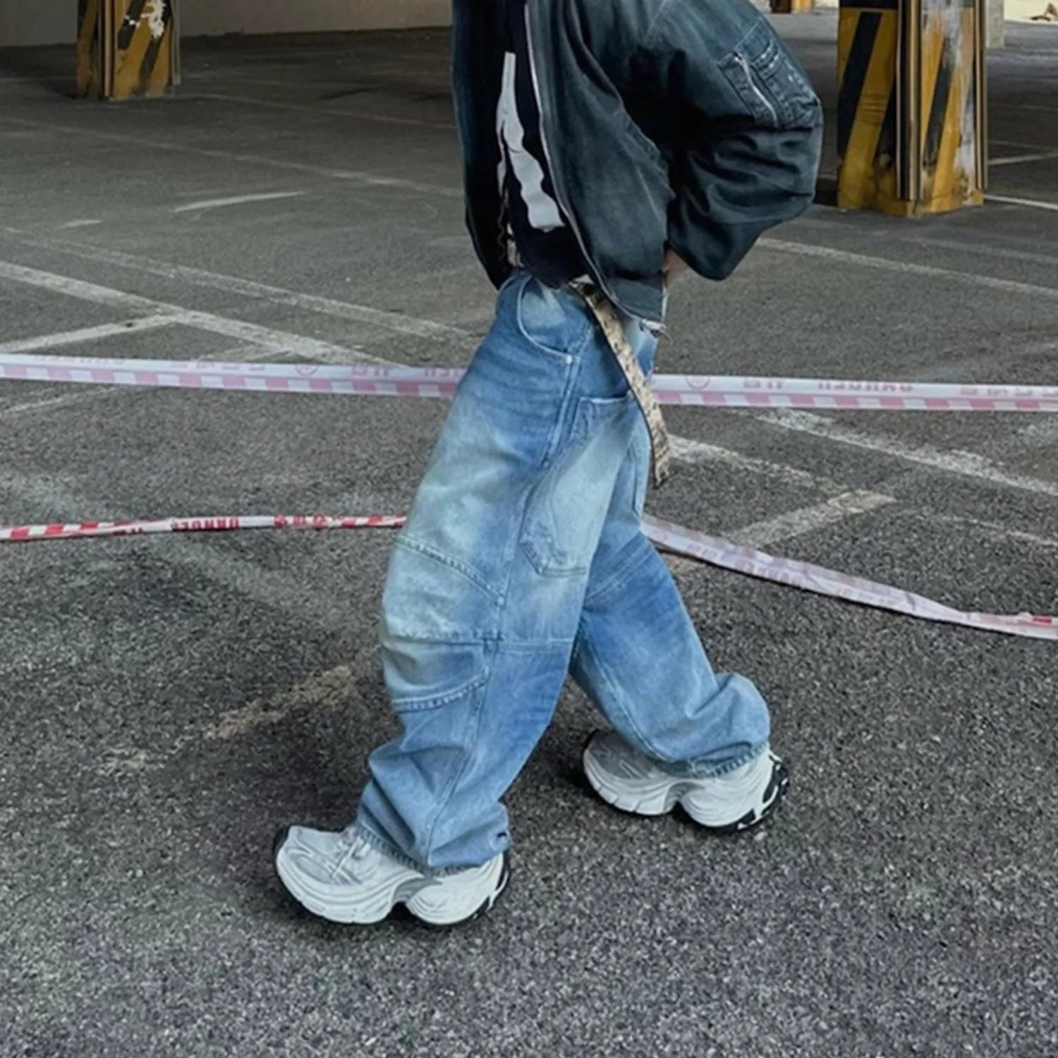 Profile pleated baggy jeans in washed white-blue colour with straight-leg cut and zip fly