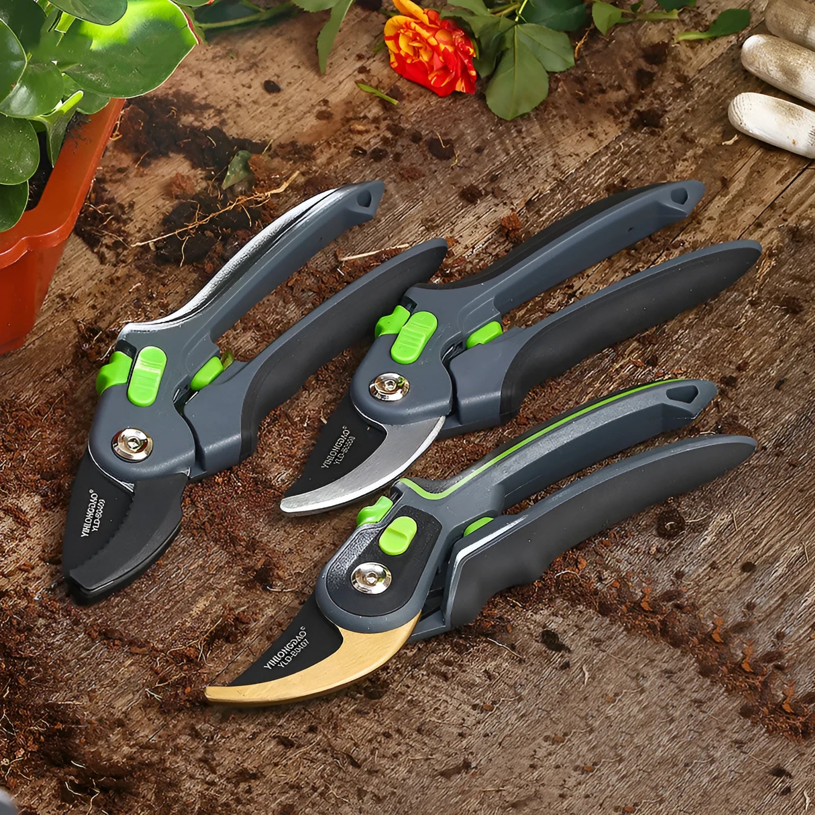 Metal blade garden flower shears with ergonomic non-slip handle for pruning
