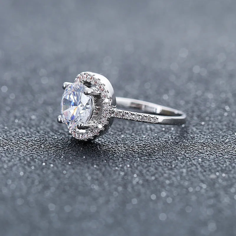 Zircon ring with paktong band in explosion of Europe style, available in sizes 5 to 10.