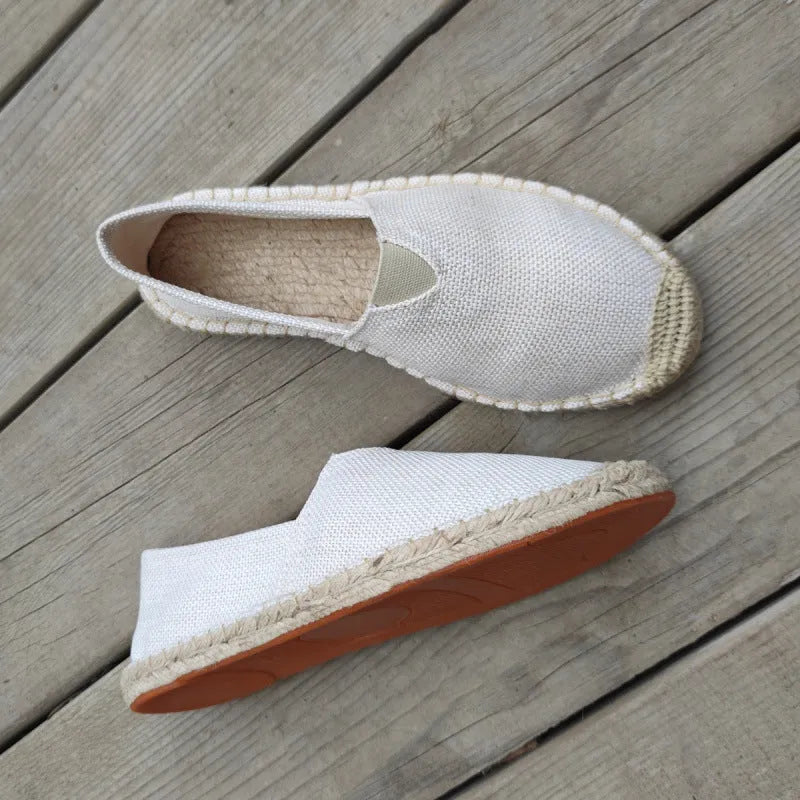 Men's canvas casual shoes in solid colours with round toe design