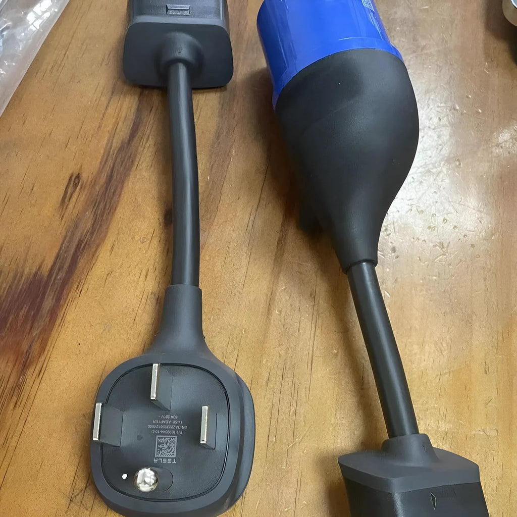 American standard car charger adapter cable with 3 metre length and 3.5mm diameter