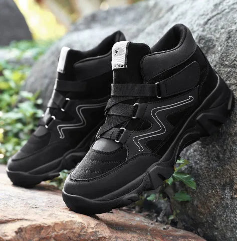 Men's casual shoe in microfiber leather available in multiple colours and sizes.