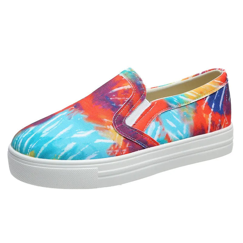 Women's casual low-top canvas sneaker in multiple colours on a flat rubber sole.