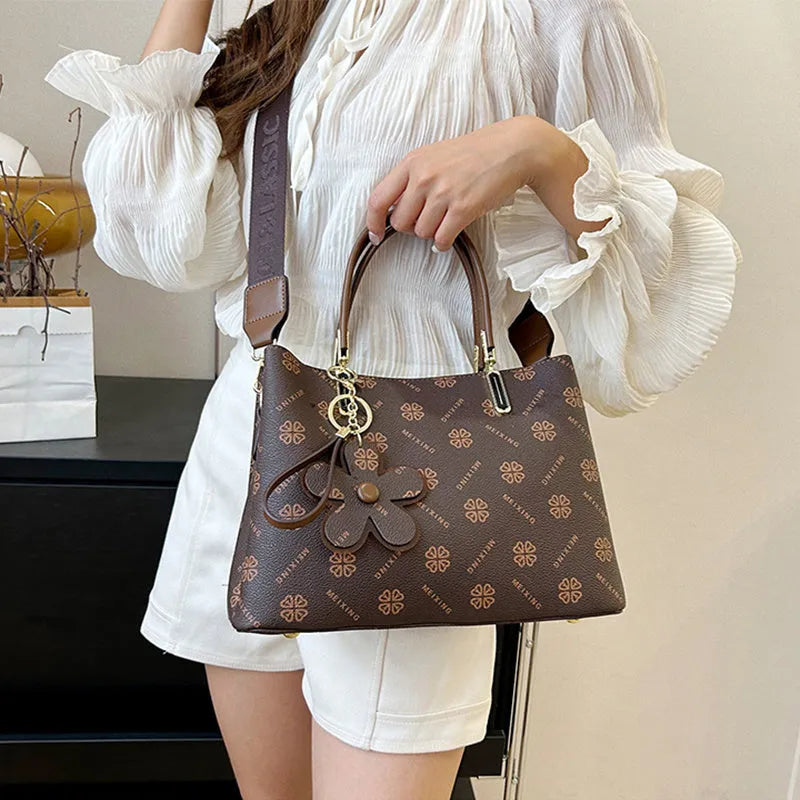 Printed tote bag with flower pendant, large capacity crossbody shoulder bag for women, PU material, floral pattern.