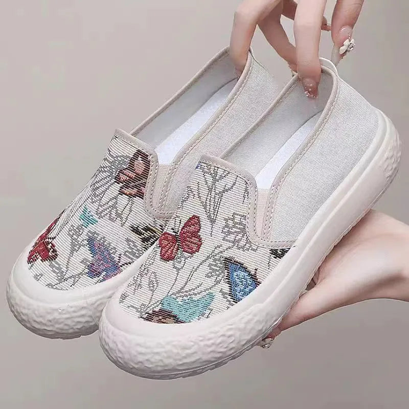 Women's Old Beijing slip-on canvas shoes in black with round toe and shallow mouth design on a white background.