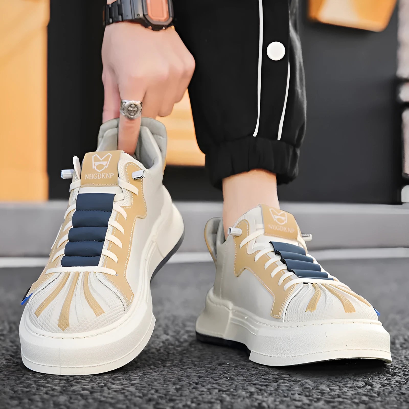 Men's beige low-top sneakers with elastic band and round toe on a flat plastic sole.