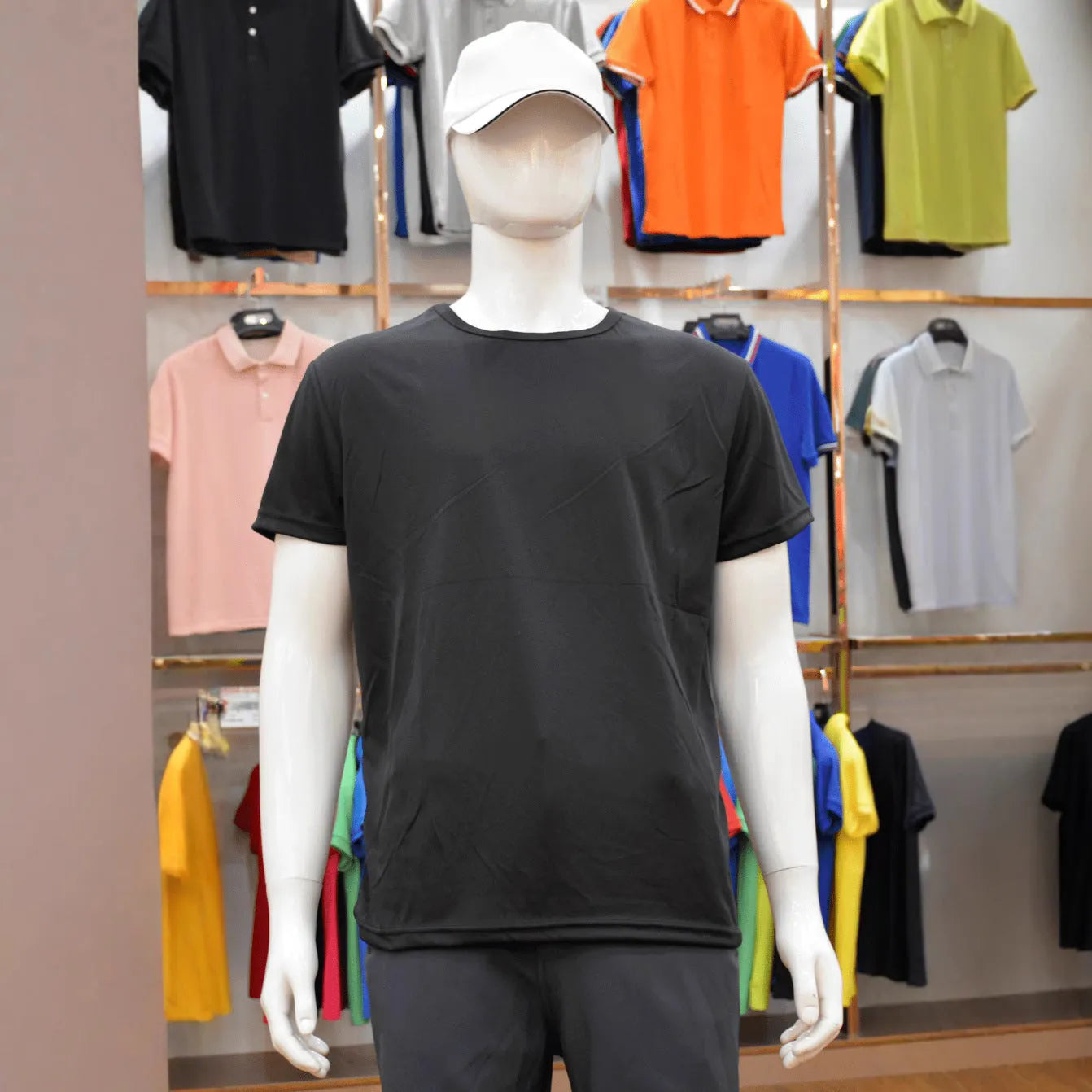 Man wearing a slim-fit quick-dry t-shirt in a solid colour, showing round neck and short sleeves.